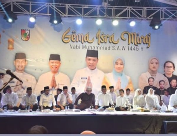 Wakil Ketua DPRD Pekanbaru Ginda Burnama saat mengikuti Gema Isra Miraj 