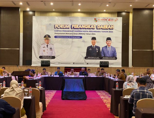 Tampak Wakil Ketua DPRD Pekanbaru Nofrizal saat berdiskusi dalam forum