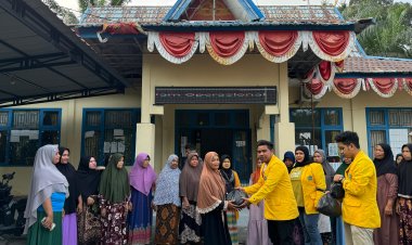 Selain Penyuluhan Hukum, Tim 10 KBM FH Unilak Berikan Bantuan Sembako Untuk Masyarakat Kurang Mampu Desa Terantang