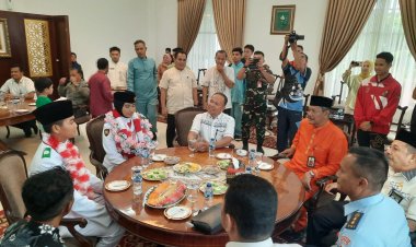 Kepulangan Anggota Paskibraka Nasional Asal Riau Tahun 2024  Disambut Meriah Oleh Pemprov