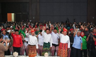 Gelar Deklarasi Calon Gubernur Dan Wakil Gubernur Riau, Pasangan Abdul Wahid - SF Hariyanto Diserbu Ribuan Pendukung