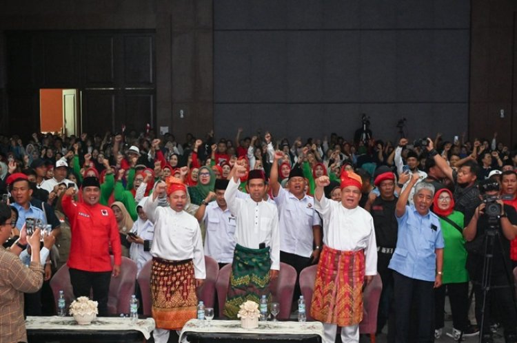 Gelar Deklarasi Calon Gubernur Dan Wakil Gubernur Riau, Pasangan Abdul Wahid - SF Hariyanto Diserbu Ribuan Pendukung