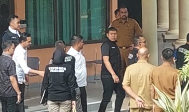 Ditkrimsus Polda Riau Obok - Obok Ruangan Kantor Sekretariat DPRD Riau