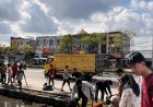 Implementasikan Nilai Dasar Organisasi, PMII Kota Pekanbaru Lakukan Aksi Bersih Bersih Selokan Jalan HR Soebrantas