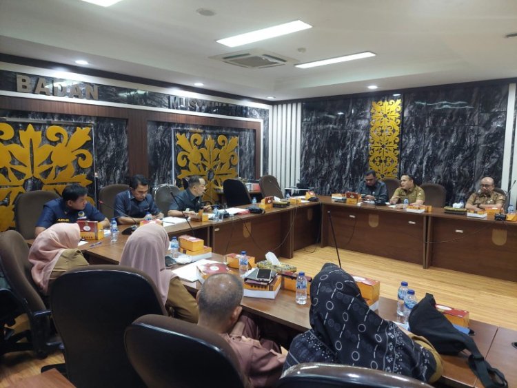 Gelar Rapat Dengan DPM-PTSP, Komisi I DPRD Pekanbaru Sepakat Hentikan Sementara Operasional Chromatic Family Karaoke