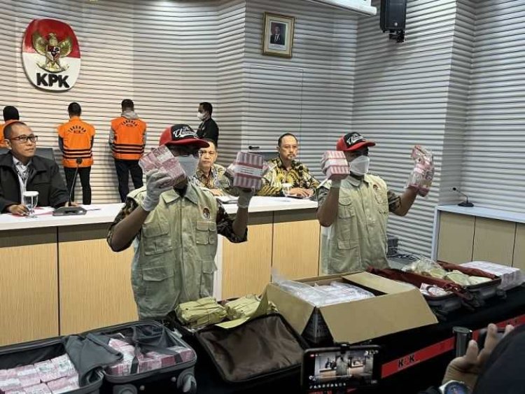 Tindak Lanjut OTT Eks Pj Walikota, 10 Pejabat Pemko Pekanbaru Diperiksa KPK