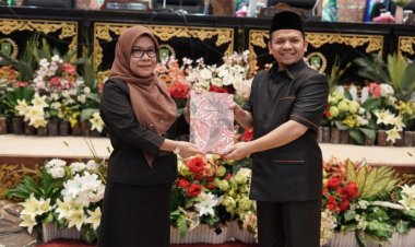 Hadir Dalam Rapat Paripurna DPRD, Pemprov Riau Terima Laporan Hasil Reses Persidangan I