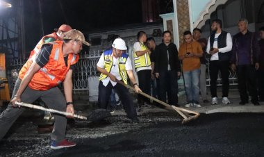 Baru Saja Dilantik Sebagai Wakil Walikota Pekanbaru, Markarius Anwar Gerak Cepat Tinjau Perbaikan Jalan Rusak