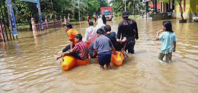 Banjir Di Wilayah Riau Mulai Surut, BPBD Sebut Status Bencana Hidrometeorologi Riau Bisa Dicabut Lebih Cepat