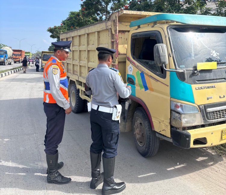 Gelar Razia Gabungan, Dishub Pekanbaru Tindak 40 Kendaraan Angkutan Orang Dan Barang