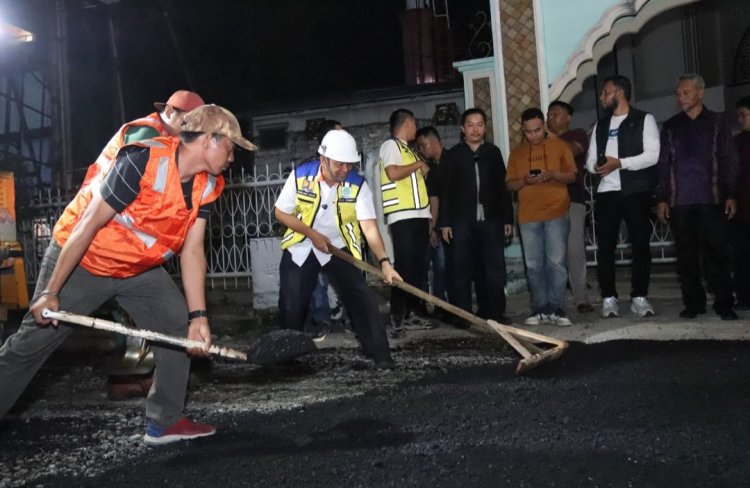 Baru Saja Dilantik Sebagai Wakil Walikota Pekanbaru, Markarius Anwar Gerak Cepat Tinjau Perbaikan Jalan Rusak