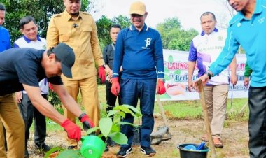 Kemenag RI Tanam Sejuta Pohon Matoa, Bupati Ade Apresiasi Kemenag Inhu yang Turut Ambil Bagian: "Warisan untuk Masa Depan"