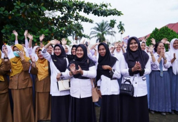 Disdik Riau Cairkan Honorarium Guru Bantu, Rp6,4 Miliar Ditransfer ke 6 Daerah