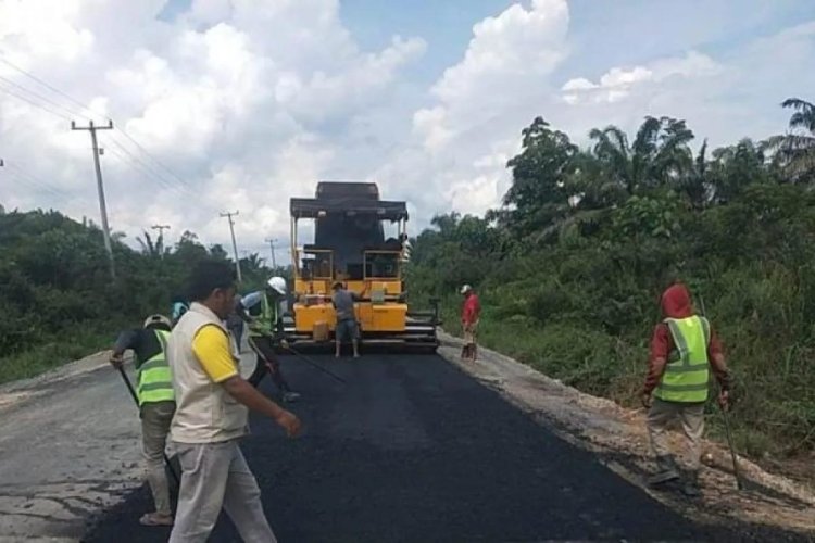 Perbaikan Jalan Simpang Bunut–Teluk Meranti Dimulai, Masyarakat Apresiasi Langkah Tepat Bupati Pelalawan