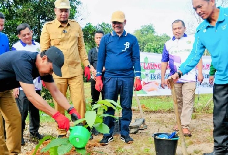 Kemenag RI Tanam Sejuta Pohon Matoa, Bupati Ade Apresiasi Kemenag Inhu yang Turut Ambil Bagian: "Warisan untuk Masa Depan"