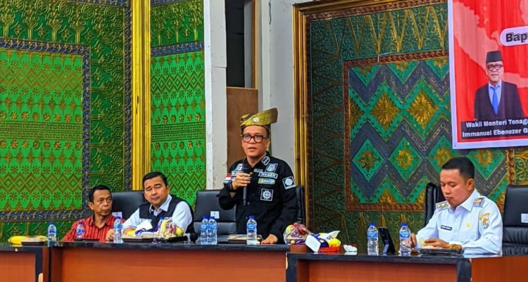 Dihadiri Wakil Menteri Ketenagakerjaan RI, Bupati Pelalawan Gelar Rapat Konsolidasi Akbar Buruh Riau
