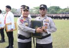 Kapolda Riau Pimpin Upacara Kenaikan Pangkat dan Penghargaan Personel Berprestasi