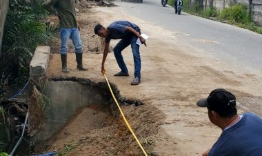 Tak Kunjung Diperhatikan Pemko Pekanbaru, Warga Kelurahan Agrowisata Gotong Royong Perbaiki Drainase Jalan