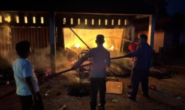 Dua Ruko Di Cerenti Kabupaten Kuansing Hangus Terbakar, Kerugian Capai Rp1,3 Miliar