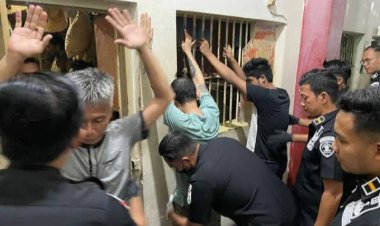 Razia Besar-besaran Di Lapas Kelas IIA Pekanbaru, Ratusan Petugas Gabungan Sita Barang Terlarang