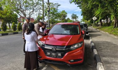 Parkir Sembarangan Di Depan RSUD Arifin Achmad, Ditlantas Polda Riau Tilang Puluhan Kendaraan
