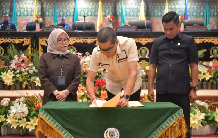 Prioritaskan Pendidikan dan Kesehatan, Pemprov Bersama DPRD Riau Tandatangani Rancangan Awal RPJMD 2025–2029
