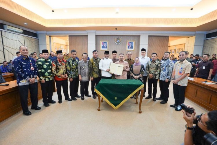 Wujudkan Pembangunan Merata Di Riau, Gubernur Abdul Wahid Gandeng Kepala Daerah ‘Jemput Bola’ ke Pusat