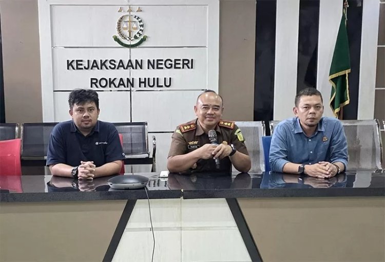 Kejari Rokan Hulu Tingkatkan Kasus Dugaan Korupsi Dana BOS SMAN 1 Ujung Batu ke Tahap Penyidikan