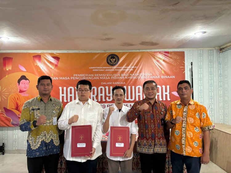 Hari Raya Waisak 2569 BE/2025, 13 Warga Binaan Lapas Kelas IIA Pekanbaru Beragama Budha Terima Remisi