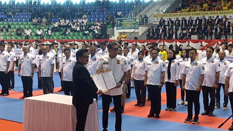 Jelang Pembukaan Kejurnas Karate Perdana Di Bumi Lancang Kuning, Marsekal Hadi Tjahjanto Resmi Kukuhkan Pengurus FORKI Riau 2023–2027