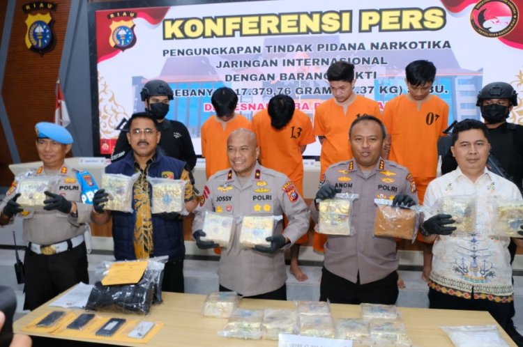 Berhasil Ungkap 4 Pelaku Jaringan Narkotika Internasional, Polda Riau Amankan 17,3 Kg Sabu