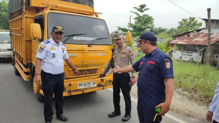 Langgar Jam Operasional, Dishub Tindak 30 Truk Besar Yang Melintas Jalan Kota Pekanbaru