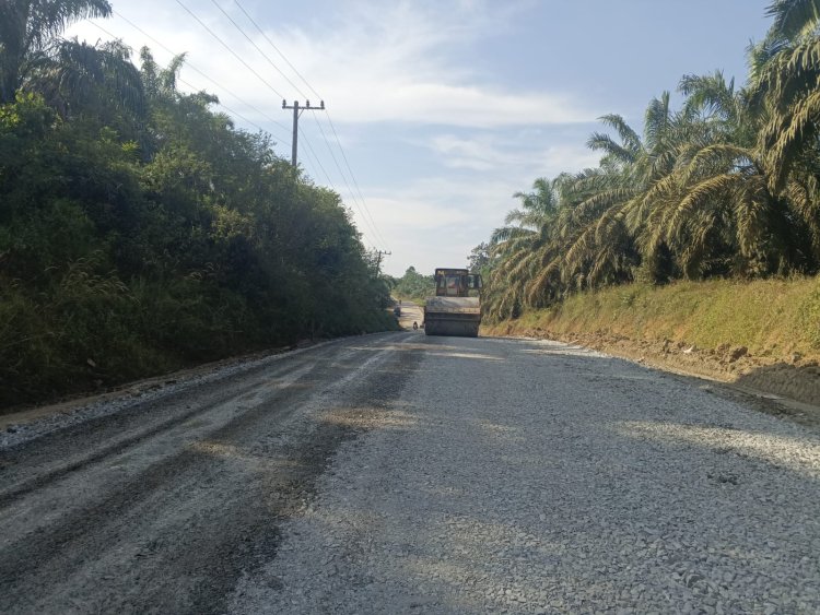Pemprov Riau Tuntaskan Perbaikan Jalan Di Inhu, Simpang Ifa - Pangkalan Kasai Kini Lebih Aman Dilewati
