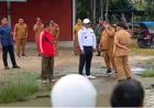 Tinjau Banjir Di Pangkalan Kuras, Bupati Zukri Tegur Camat Dan Instruksikan Gotong Royong Massal