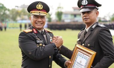 Tangkap Pencuri Sambil Bonceng Anak, Aksi Heroik Bripka Agus Budiadi Dapat Penghargaan Dari Polda Riau