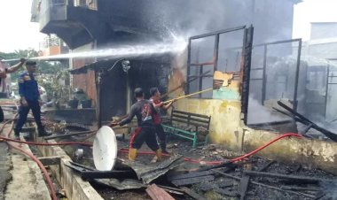 Duka Di Hari Raya Idul Adha, Rumah Warga Di Pasar Lubuk Jambi Kuansing Ludes Terbakar