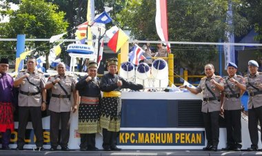 Tingkatkan Keamanan Wilayah Pesisir, Polda Riau Resmikan Kapal Patroli Cepat “Marhum Pekan”