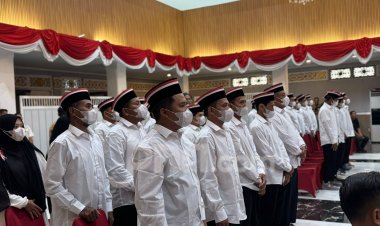 Cium Bendera Merah Putih Sebagai Simbol Kembali Ke Pelukan Ibu Pertiwi, 34 Eks Simpatisan Ansor Daulah Riau Nyatakan Setia Ke NKRI