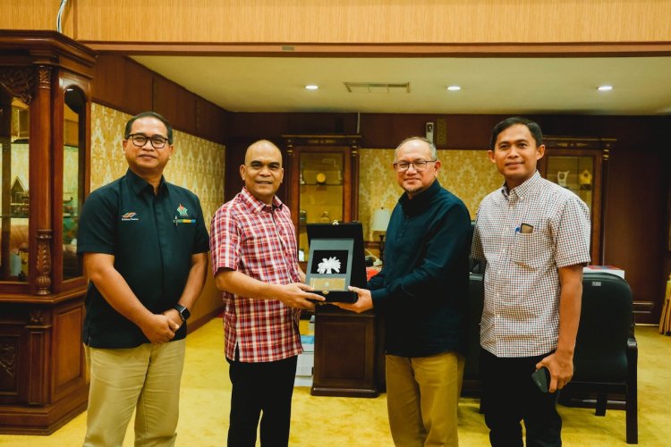 Salurkan Jutaan Bibit Unggul Kepada Petani Sawit, Ketua DPRD Riau Apresiasi Inisiatif Strategis PTPN IV Regional III
