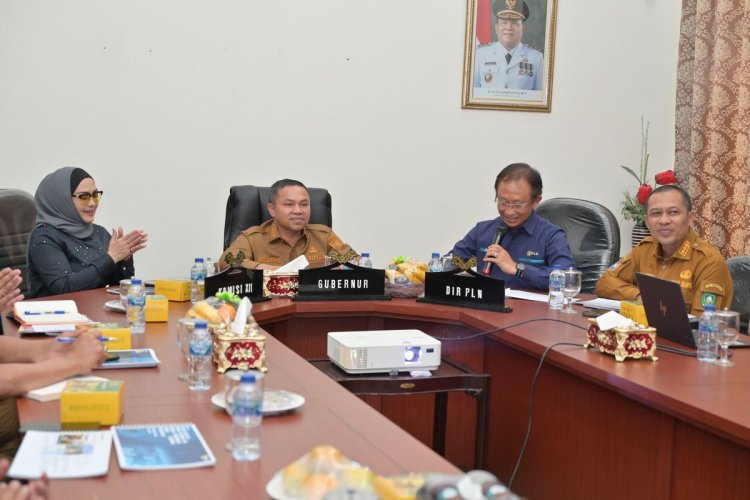 PLN Bangun Kabel Listrik Bawah Laut, Gubernur Targetkan Seluruh Desa Di Riau Teraliri Listrik Rampung Tahun 2026