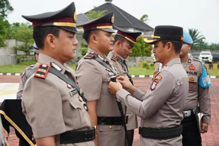 Penyegaran Instansi Polri, Kapolres Rohul AKBP Emil Eka Putra SIK MSi Pimpin Sertijab 5 Kapolsek