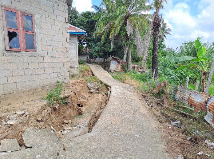 Diterjang Abrasi, Rumah Dan Jalan Warga Pasir Kemilu Terancam Hanyut