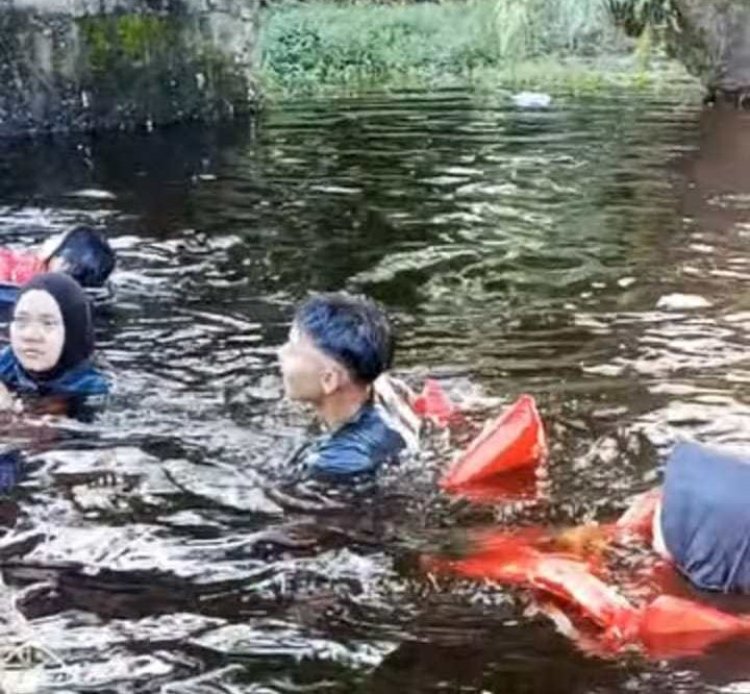 Ramai Didatangi Warga, Parit Sederhana Bekas Galian Di Panipahan Rohil Jadi Lokasi Terapi Alami