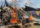 Pesan Tegas Untuk Pelaku Tambang Ilegal, Polsek Singingi Hilir Bakar Dua Rakit PETI Di Desa Petai