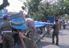 Tegakkan Aturan Dan Jaga Ketertiban Kota,  Satpol PP Pekanbaru Bongkar 23 Lapak PKL Di Jalan HR Soebrantas