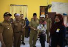 Terdampak Bencana Angin Puting Beliung, Wabup Rokan Hulu Salurkan Bantuan Sembako Di Kepenuhan