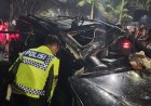 Dikemudikan Pelajar Asal Siak, Mobil Pajero Tabrak Tiang Rambu Batas Kecepatan Di Jalan Sudirman Pekanbaru