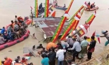 Diwarnai Insiden Tak Terduga, Kapal Tumpangan Bupati Kuansing Buka Event Pacu Jalur Rayon III Nyaris Tenggelam