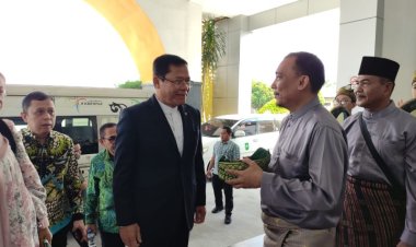 Sambut Kedatangan Plt Ketum DPP PPP H. Mardiono Penuh Nuansa Melayu, DPW PPP Riau Pasangkan Tanjak Diiringi Musik Kompang