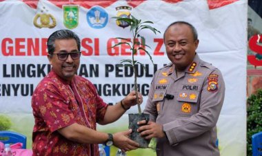 Tumbuhkan Generasi Cinta Lingkungan, Polda Riau Gencarkan Program "Green Policing" Lewat Aksi Tanam Pohon Di Sekolah